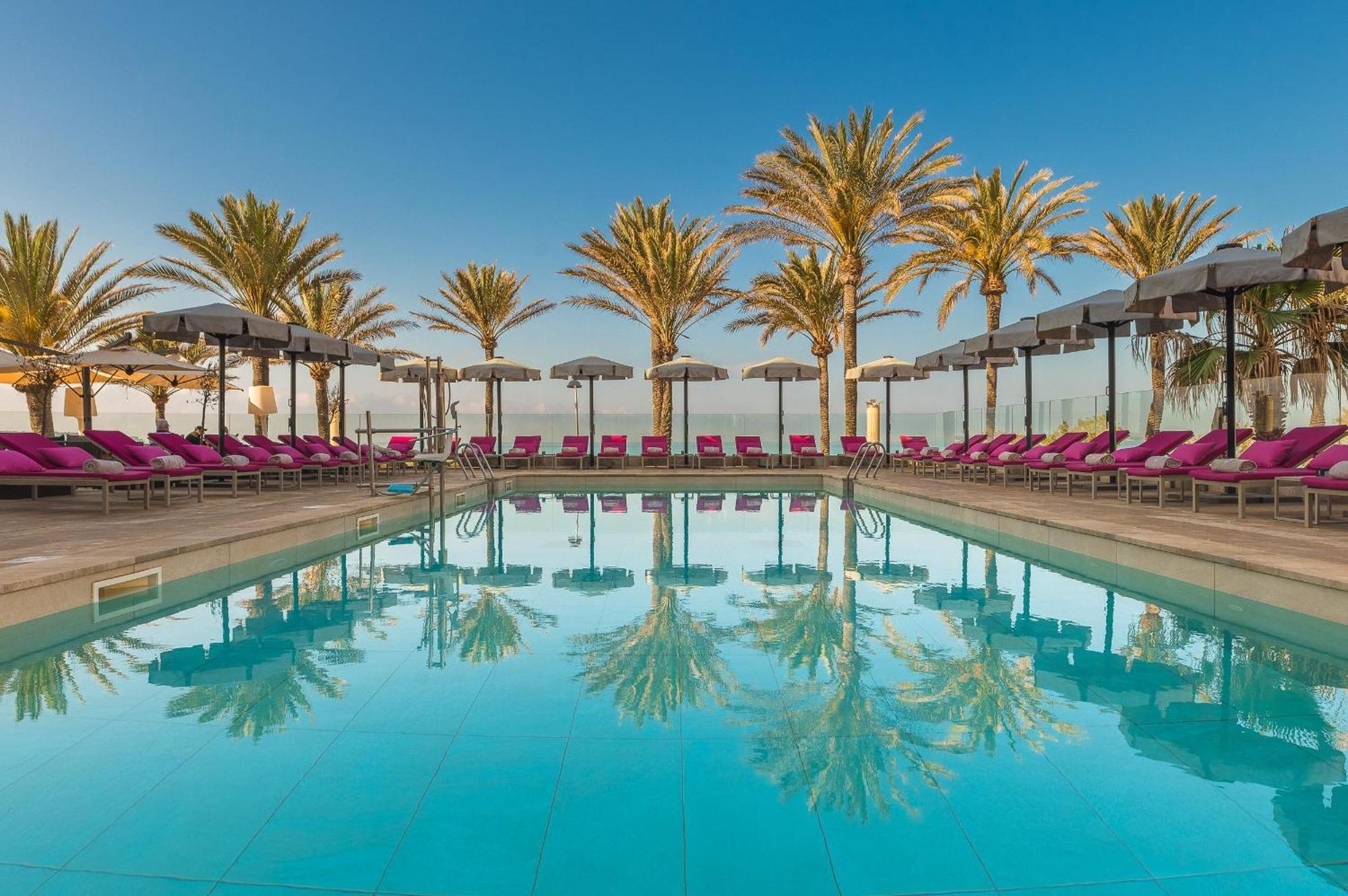 Pure Salt Garonda - Adults Only Hotel Playa de Palma  Ngoại thất bức ảnh The rooftop pool at the W Hotel in Marrakech